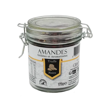 Planche de service avec deux bocaux d'amandes